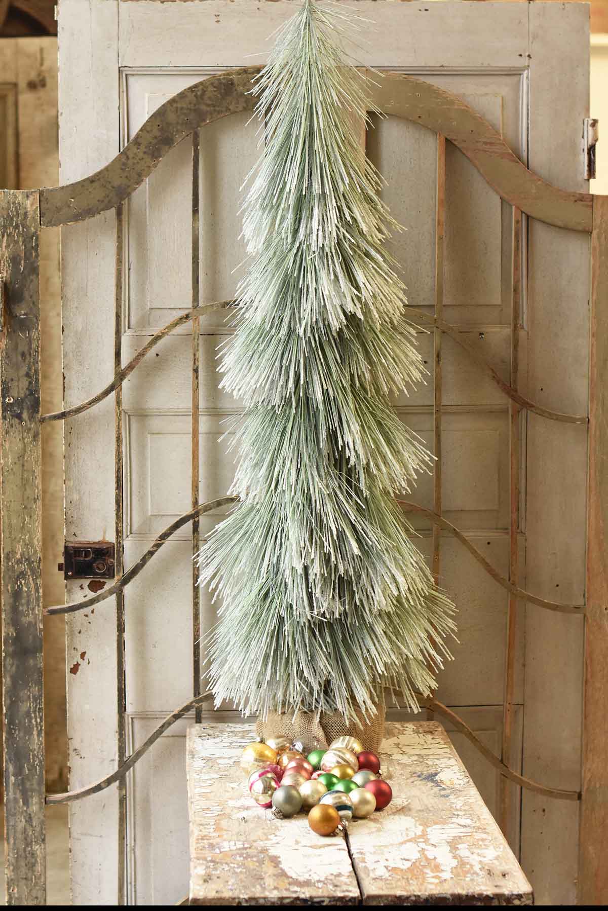Snoy Downs Tree 36"