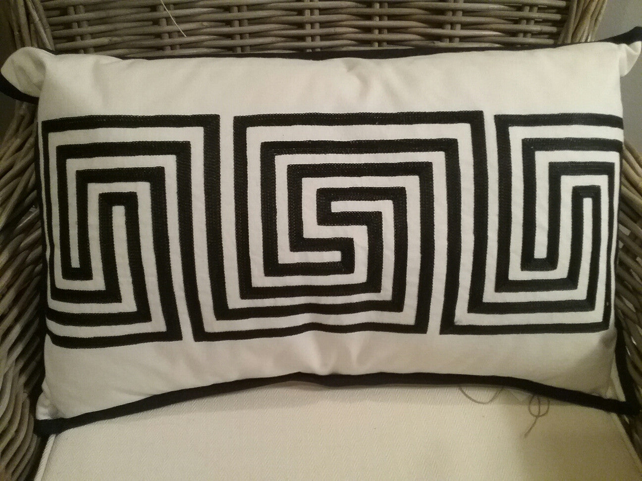 Black and Whie Geo Lumbar