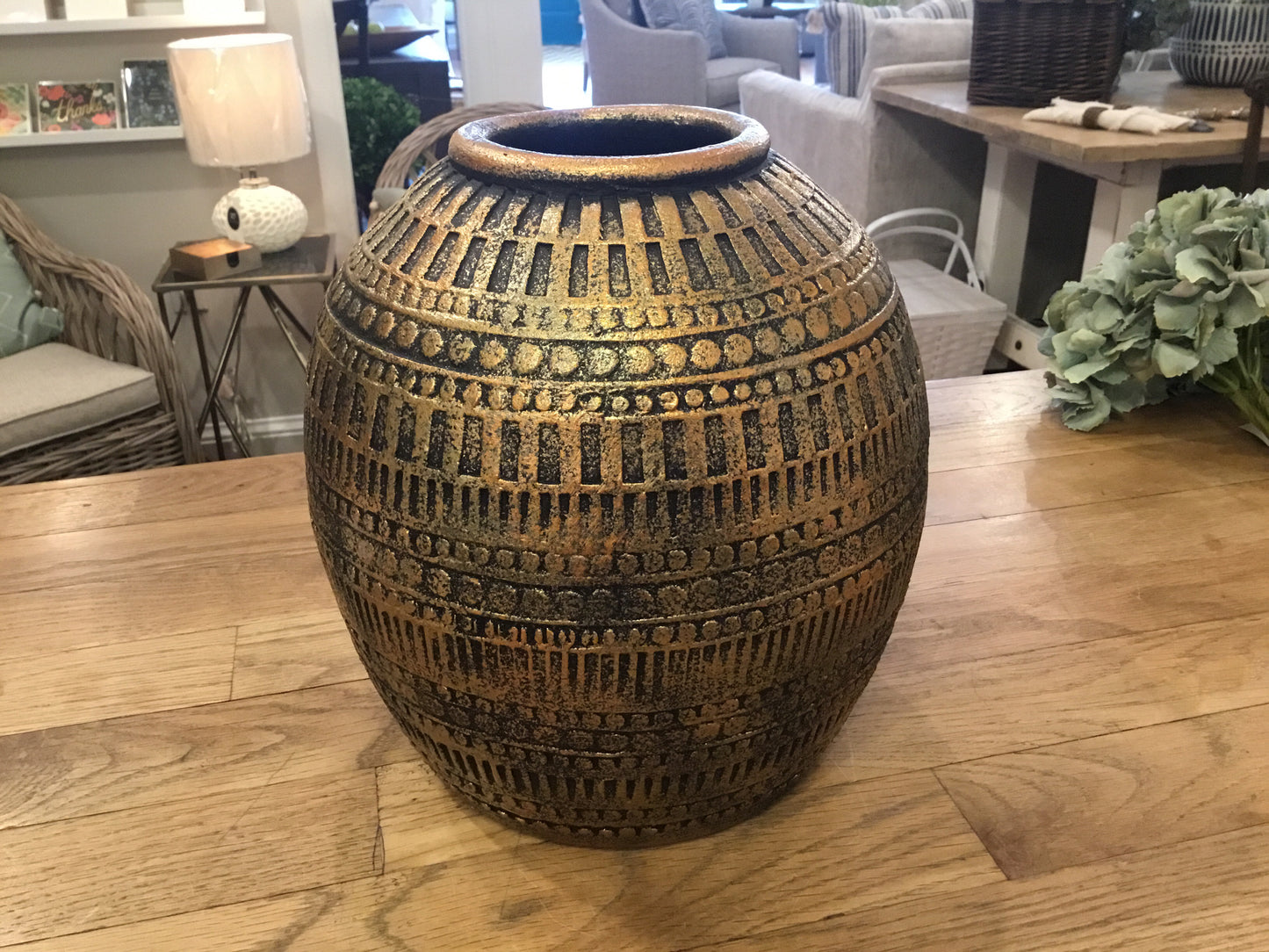 Gold/Black Clay Pot