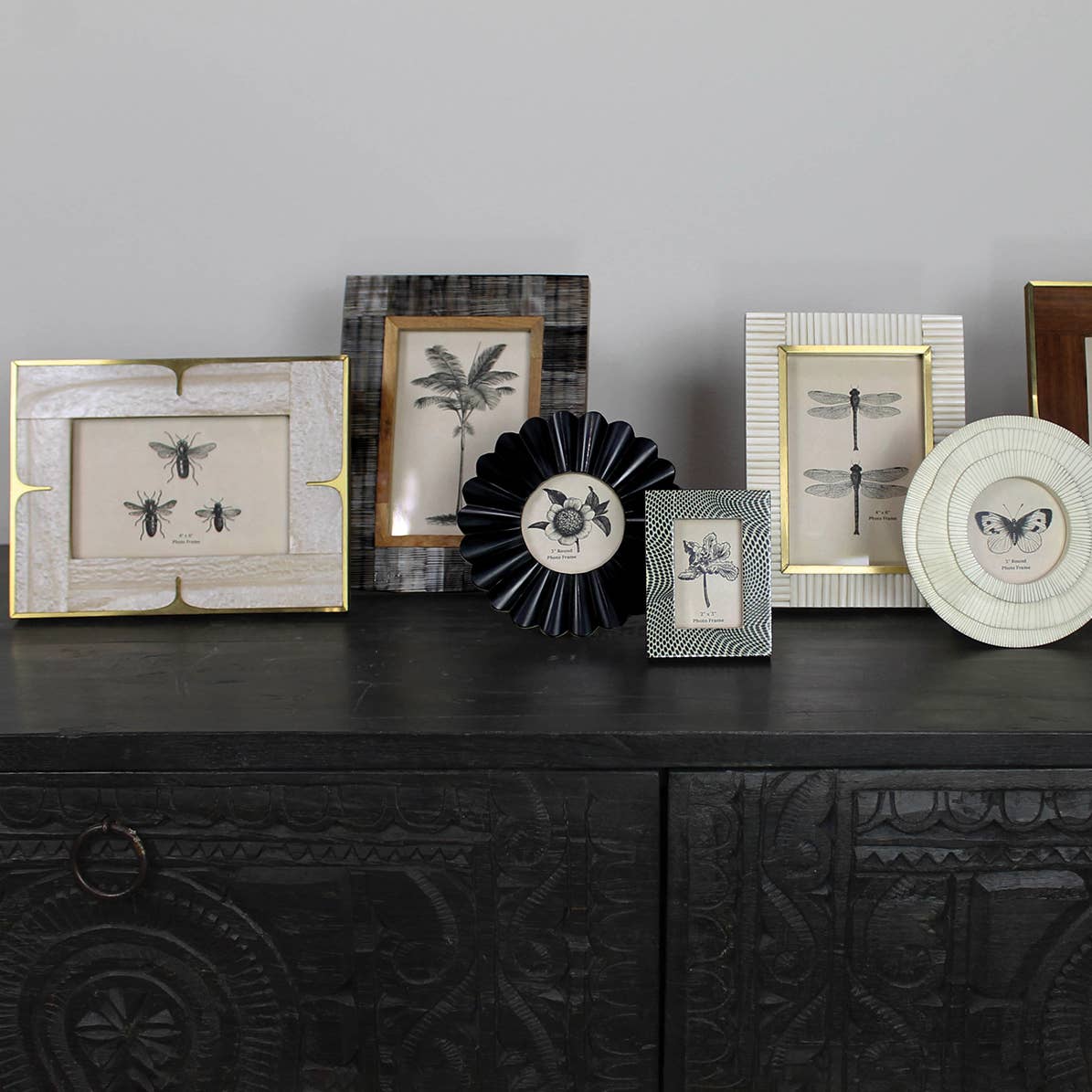 Scalloped Round Frame, Black - 3”