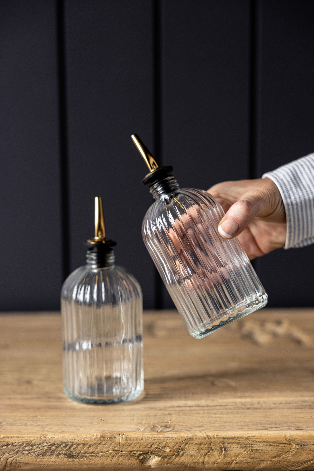 Luxe B Co. Scallop Fluted Bottle - Thumbnail 3