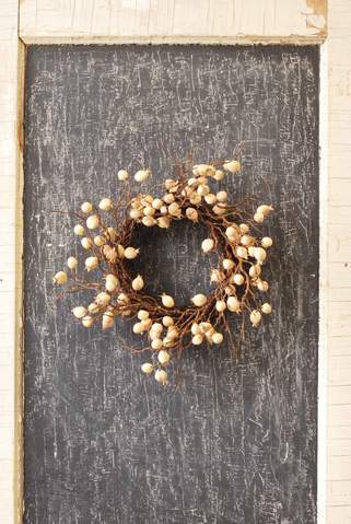 Bishop Rosehips Wreath