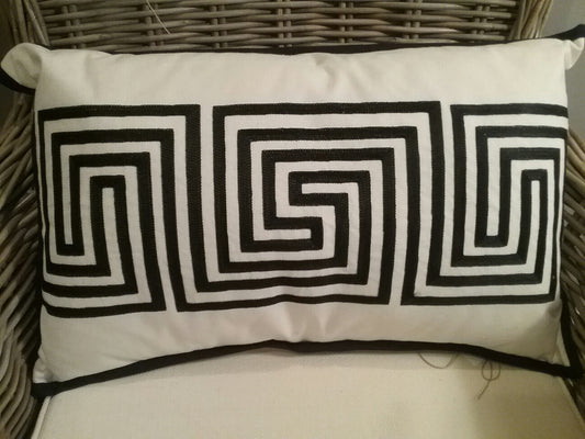 Black and Whie Geo Lumbar