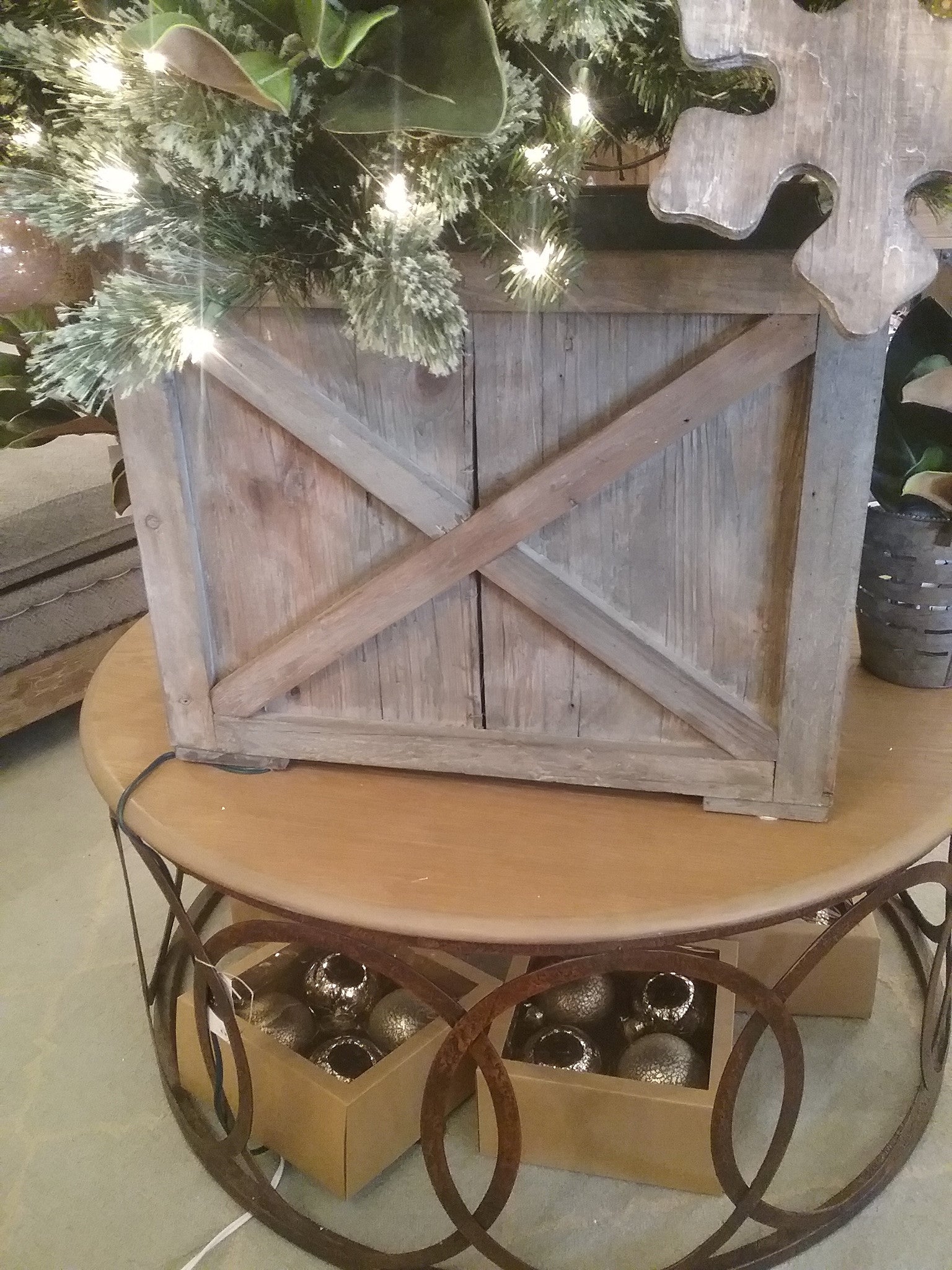 Plantation Tree Box – 27 South